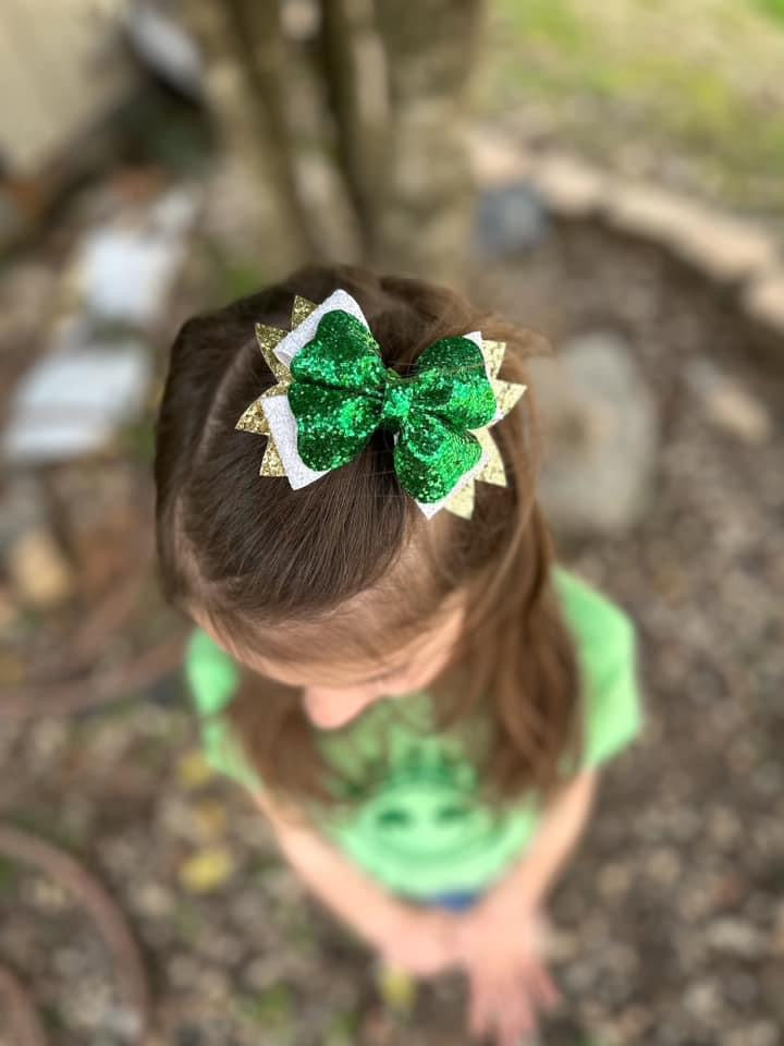 Shamrock Loop Bow